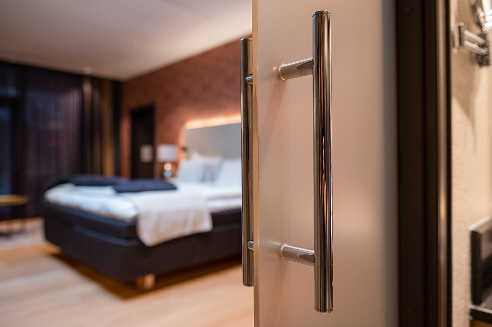 Liukuovet hotelliin